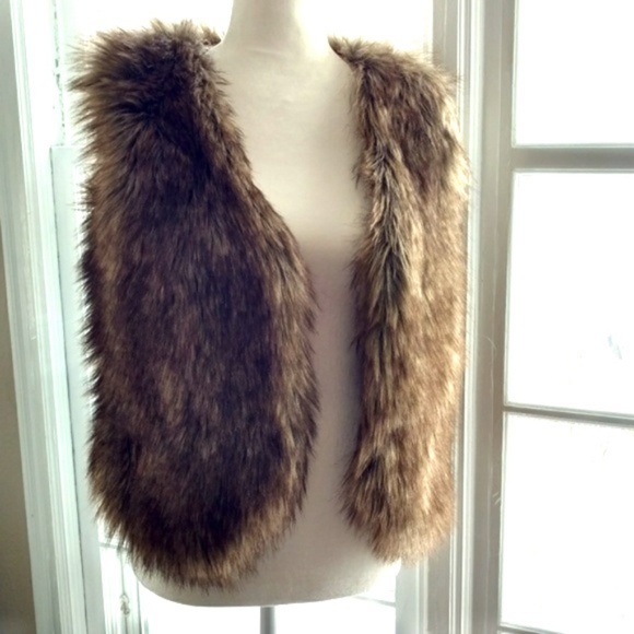 Cherokee Jackets & Blazers - Juniors (Adult Sm) Cherokee Brown Faux Fur Vest XL